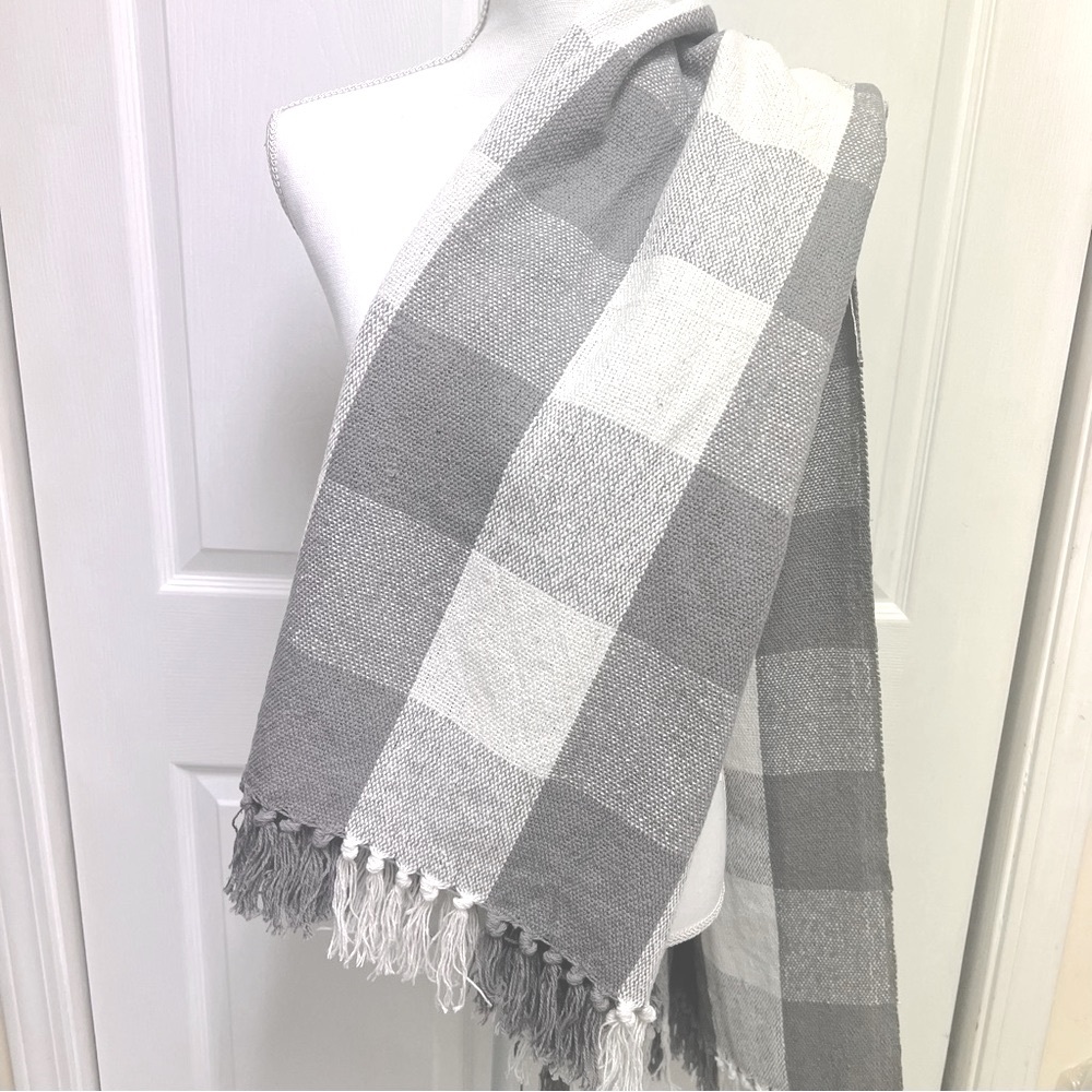 NWOT Gray & White Buffalo Check Throw